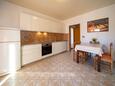 Lopar, Столовая в размещении типа apartment, доступный кондиционер и WiFi.