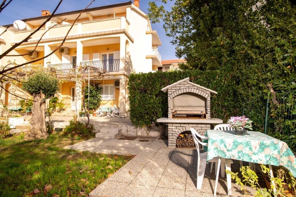 Apartamente cu parcare Lopar, Rab - 24754