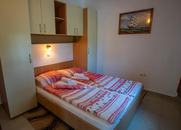 Apartmani uz more Vir - 24755