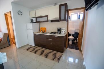 Apartmani uz more Vir - 24755