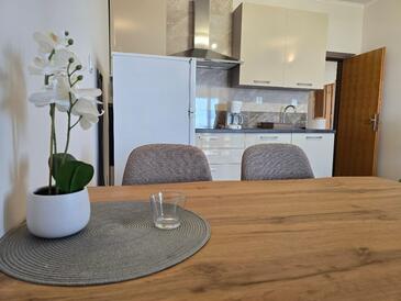 Apartamentos con parking Palit, Rab - 24756