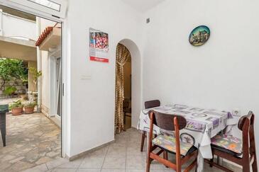 Apartmanok parkolóhellyel Pag - 24758