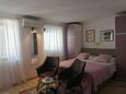 Спальня Vis, Спальня в размещении типа studio-apartment, доступный кондиционер, Домашние животные допускаются и WiFi.