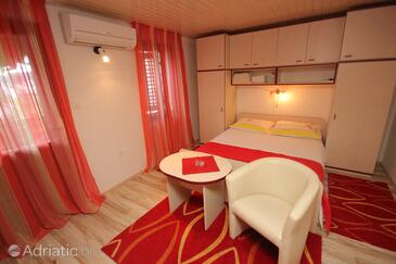 Appartamenti con parcheggio Lissa - Vis - 2476