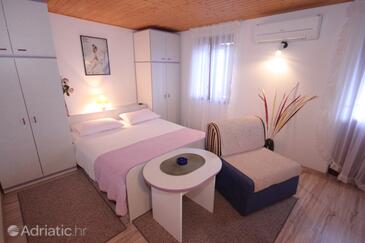 Apartmaji s parkingom Vis - 2476