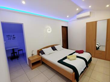 Apartmány s parkoviskom Pirovac, Šibeník - Šibenik - 24766