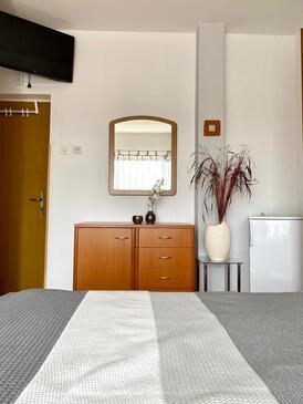 Apartments and rooms by the sea Gozinka, Rab - 24767