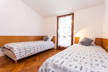 Ferienwohnungen und Zimmer mit Parklplatz Pakostane, Biograd - 24768