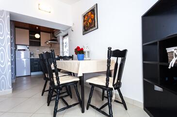 Pakoštane, Eetkamer in accommodatietype apartment, huisdieren toegestaan en WiFi.