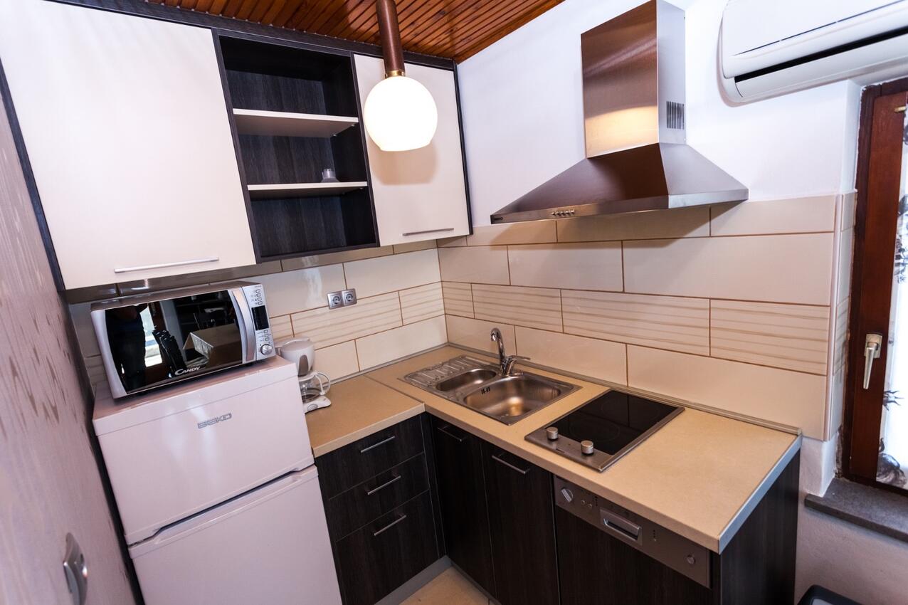 Ferienwohnungen und Zimmer mit Parklplatz Pakostane, Biograd - 24768