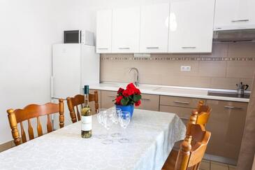 Lägenheter och rum med parkering Pakostane, Biograd - 24768