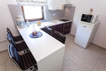 Apartamentos y habitaciones con parking Pakostane, Biograd - 24768