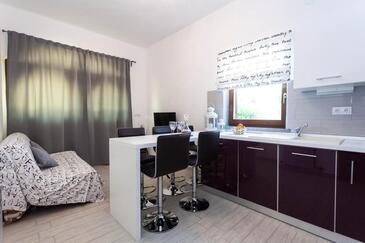 Lejligheder og værelser med parkering Pakostane, Biograd - 24768