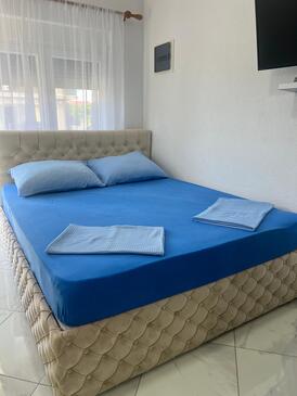 Vir, Living room in the apartment, air condition available and WiFi.