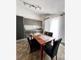 Vir, Salle à manger dans l’hébergement en type apartment, climatisation disponible et WiFi.