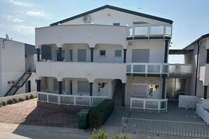 Apartmani uz more Vir - 24777