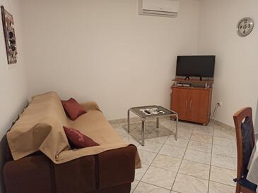 Biograd na Moru, Wohnzimmer in folgender Unterkunftsart apartment, Klimaanlage vorhanden und WiFi.