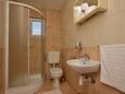 Makarska, Baño en alojamiento de tipo studio-apartment, WiFi.