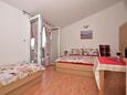 Makarska, Camera da letto   nell'alloggi del tipo studio-apartment, condizionatore disponibile e WiFi.