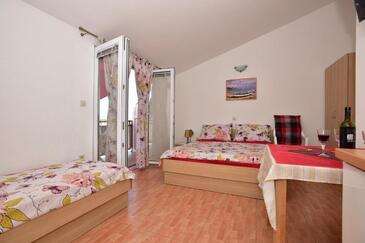 Ferienwohnungen mit Parkplatz Makarska - 24785