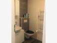 Zagreb, Baño en alojamiento de tipo studio-apartment.