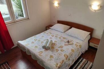 Ferienwohnungen mit Parkplatz Krapanj, Sibenik - 24787