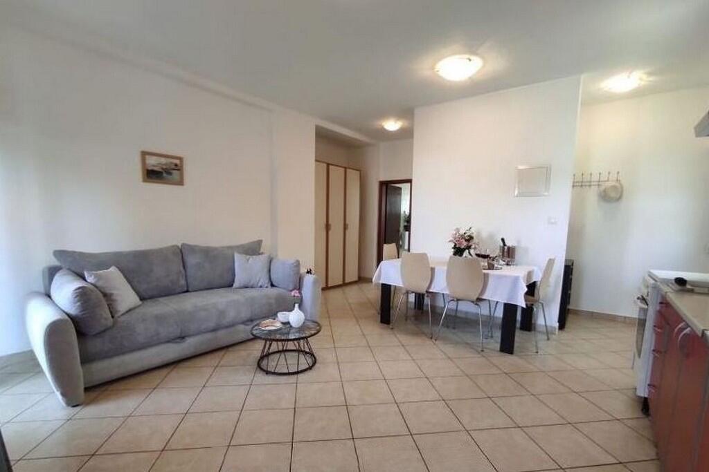 Appartamenti con parcheggio Krapanj, Sebenico - Šibenik - 24787