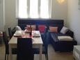 Turanj, Woonkamer in accommodatietype apartment, airconditioning beschikbaar en WiFi.