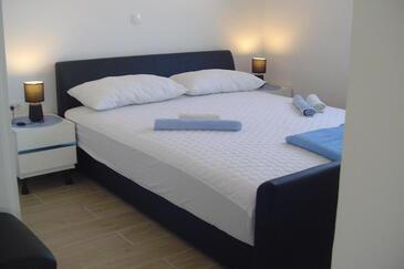 Apartments by the sea Turanj, Biograd - 24791