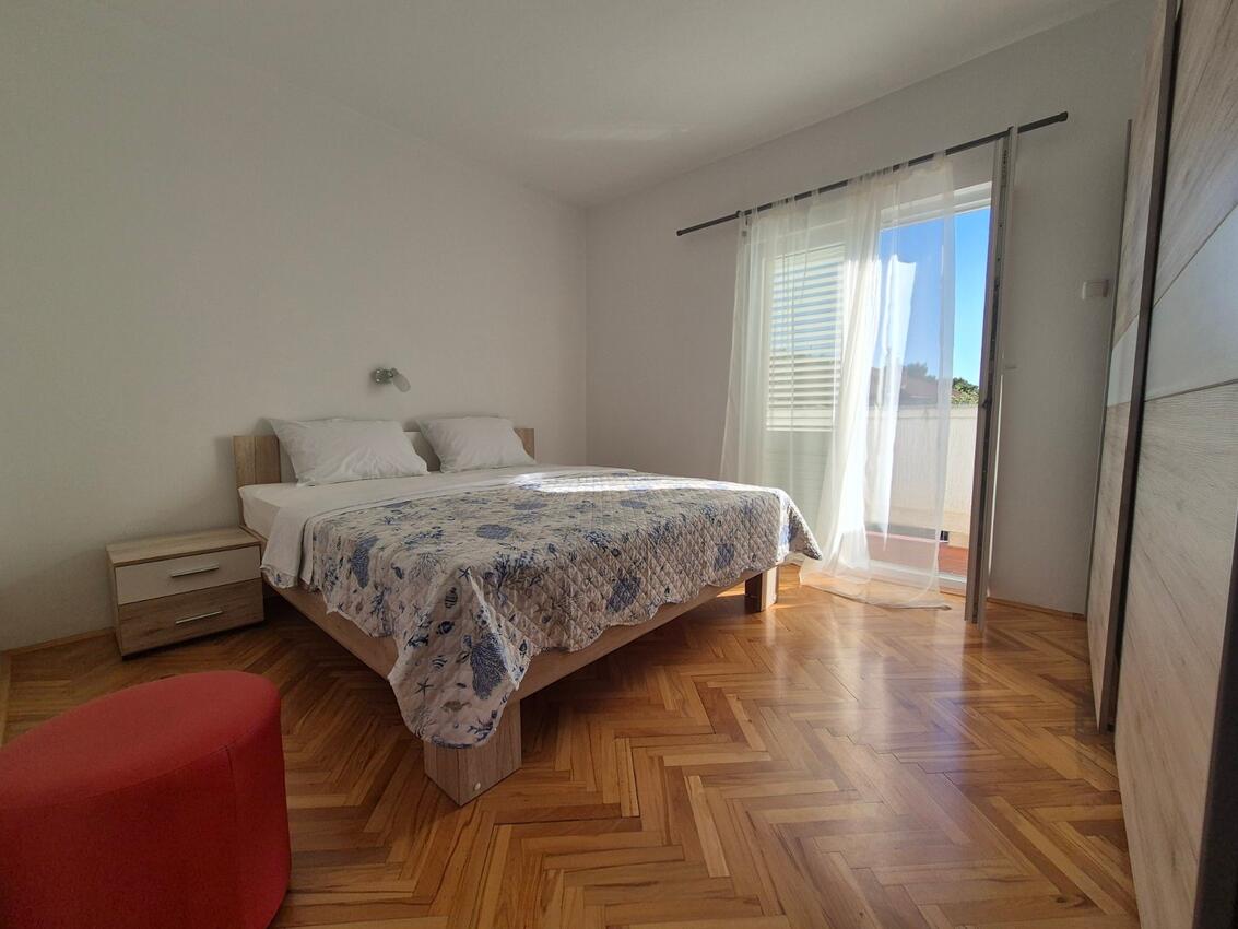 Apartamente cu parcare Rab - 24792