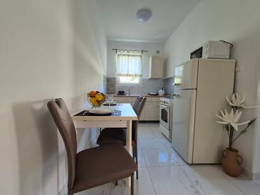 Apartmány s parkovištěm Rab - 24792