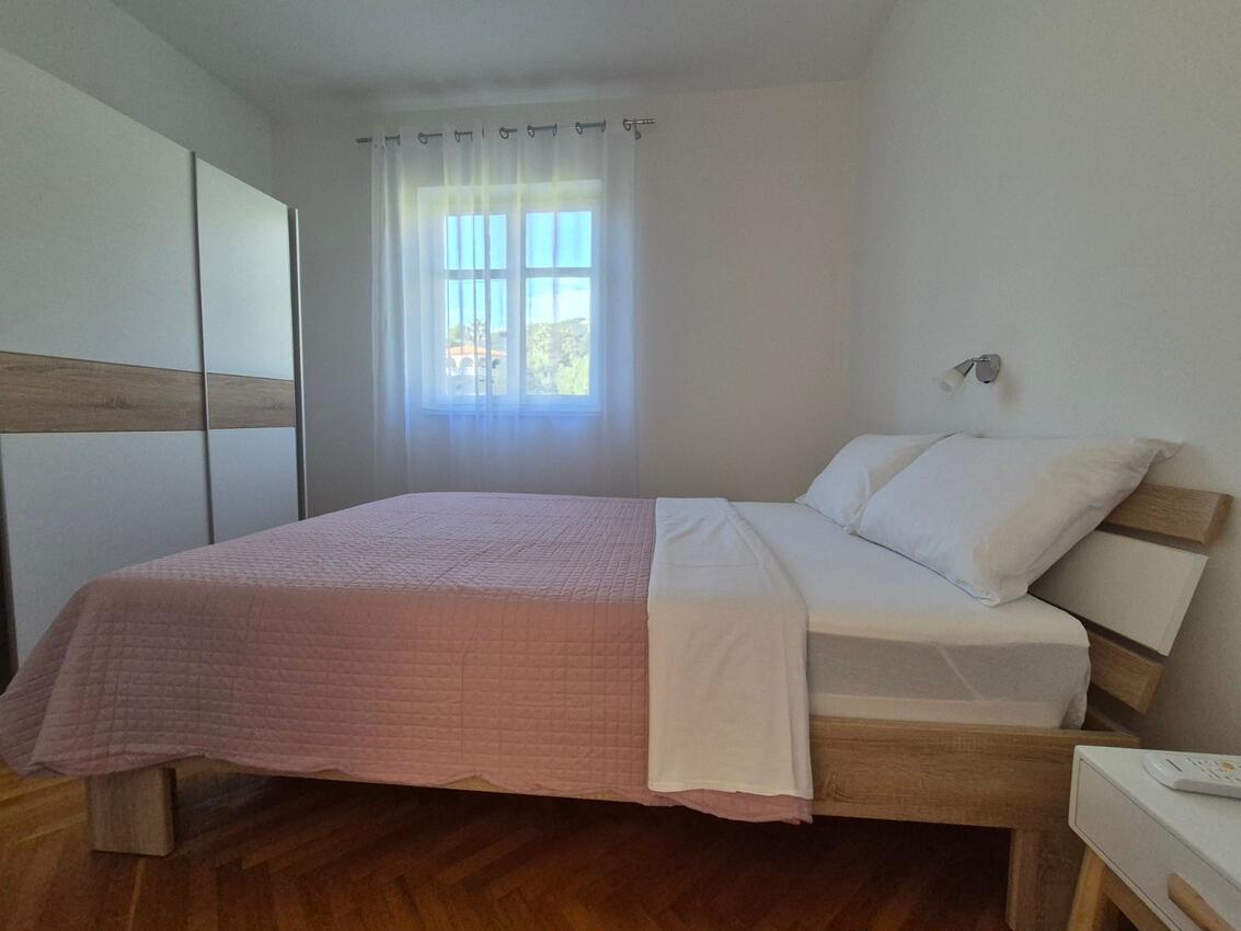Apartamentos con parking Rab - 24792