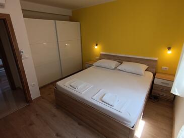 Apartments with parking space Lun, Pag - 24796