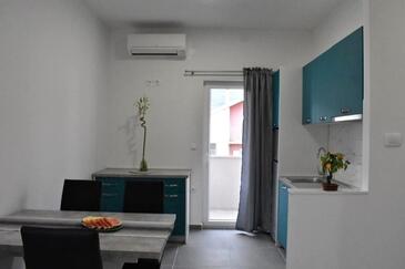 Apartmanok parkolóhellyel Kastel Stari, Kastela - 24803