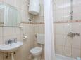 Vodice, Baño en alojamiento de tipo studio-apartment, WiFi.