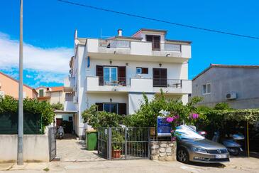 Vodice, Vodice, Propiedad 24808 - Apartamentos con una playa de guijarros.