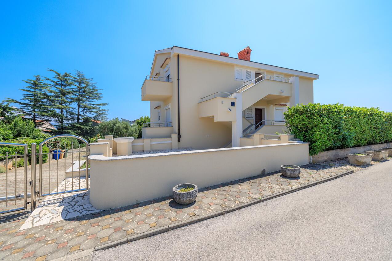 Apartmaji s parkingom Krk - 24809