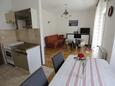 Punat, Sufragerie în unitate de cazare tip apartment, aer condiționat disponibil şi WiFi.