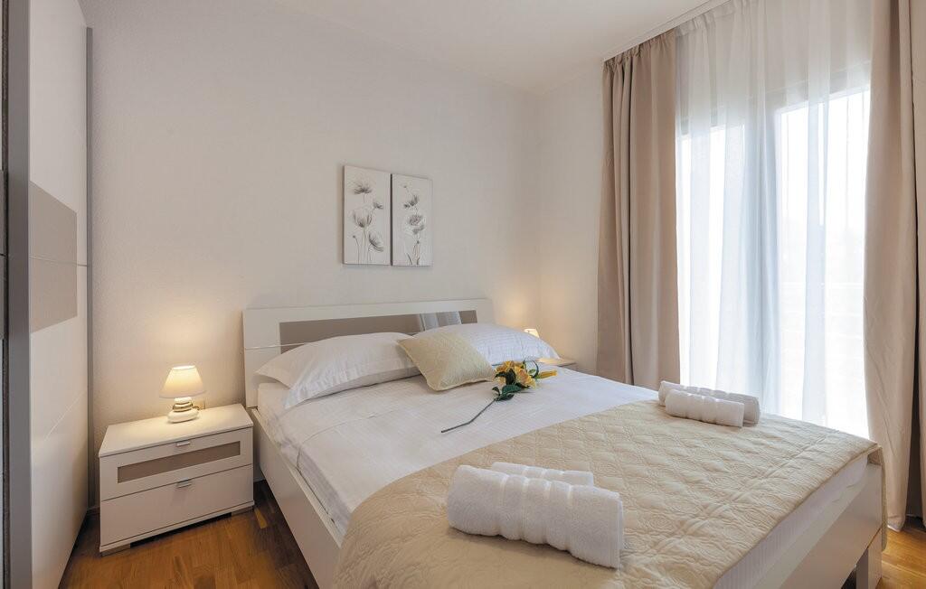 Holiday house with a swimming pool Kaštel Lukšić, Kaštela - 24815