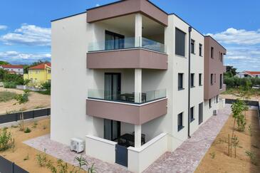 Privlaka, Zadar, Szálláshely 24834 - Apartmanok a tenger közelében homokos stranddal.