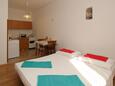 Punat, Camera da letto   nell'alloggi del tipo studio-apartment, condizionatore disponibile e WiFi.