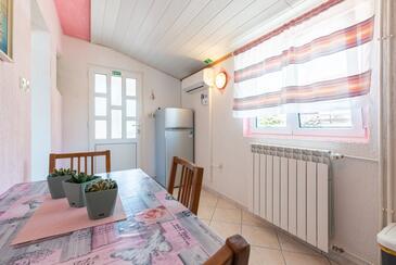 Supetarska Draga - Gonar, Esszimmer in folgender Unterkunftsart apartment, Klimaanlage vorhanden, Haustiere erlaubt und WiFi.