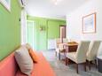 Supetarska Draga - Gonar, Dining room in the apartment, (pet friendly) and WiFi.