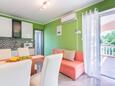 Supetarska Draga - Gonar, Living room in the apartment, air condition available, (pet friendly) and WiFi.