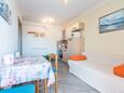 Supetarska Draga - Gonar, Dining room in the apartment, (pet friendly) and WiFi.