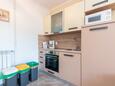 Supetarska Draga - Gonar, Kitchen in the apartment, (pet friendly) and WiFi.