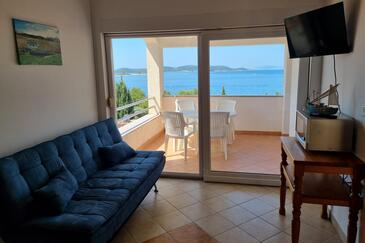 Drage, Living room in the apartment, air condition available, (pet friendly) and WiFi.