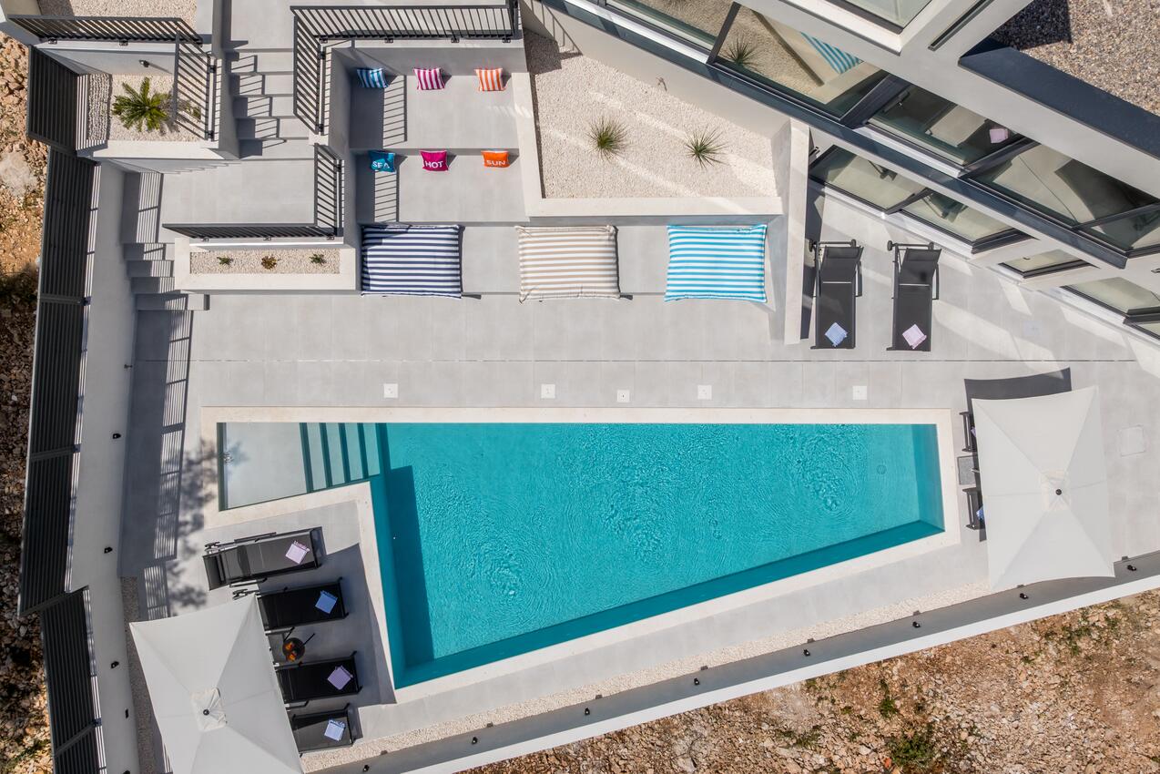 Luxury villa with a swimming pool Vinišće, Trogir - 24855