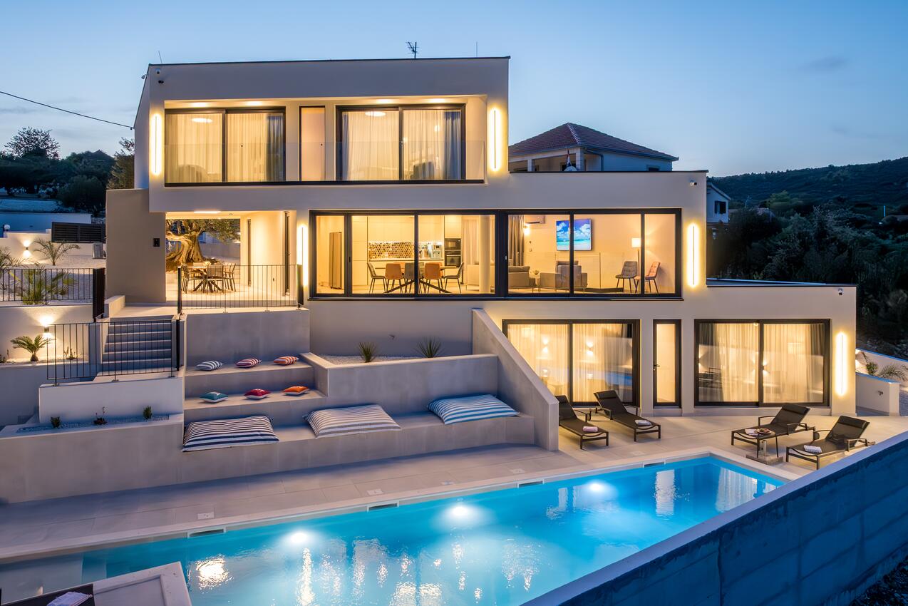 Luxury villa with a swimming pool Vinišće, Trogir - 24855