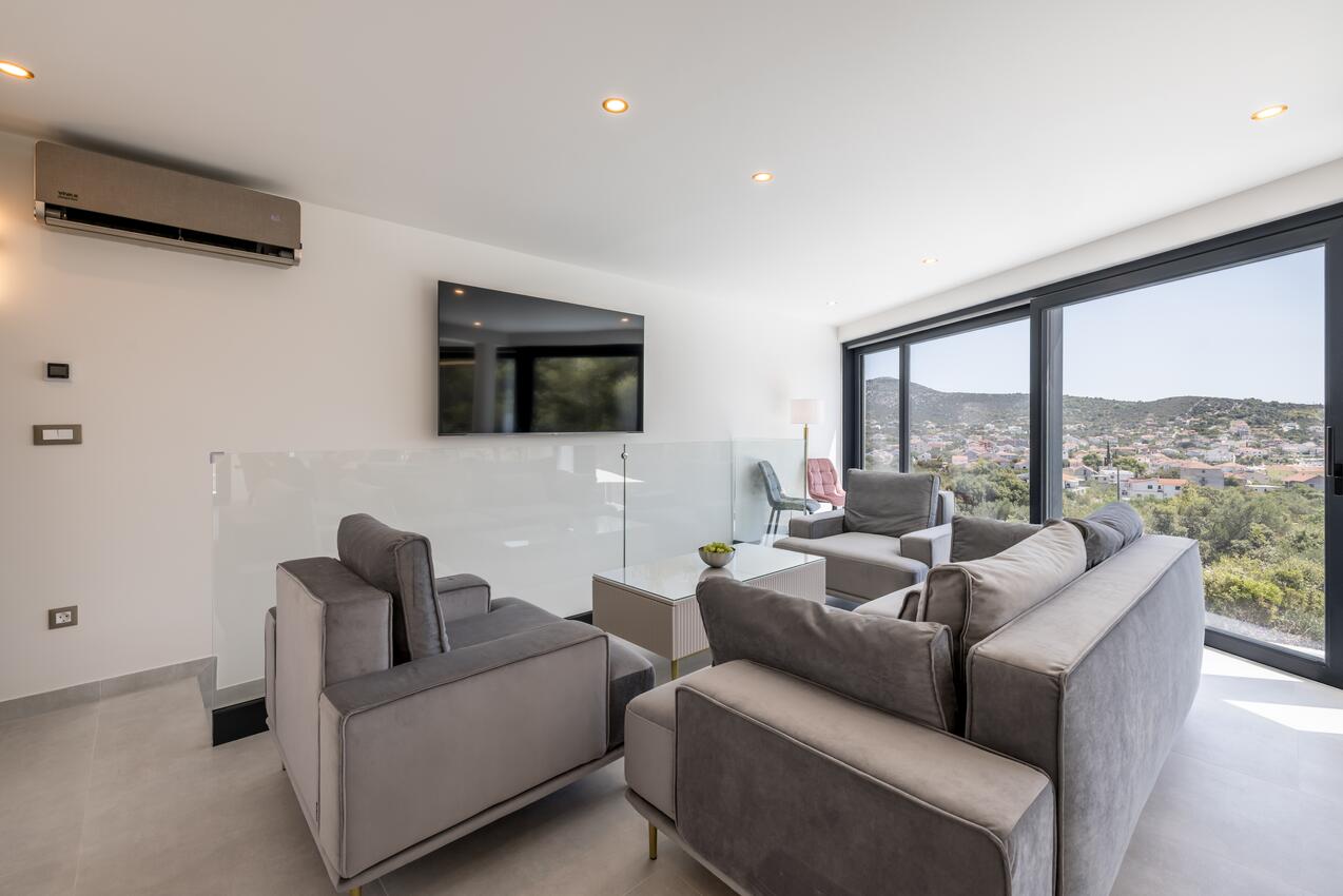 Luxury villa with a swimming pool Vinišće, Trogir - 24855